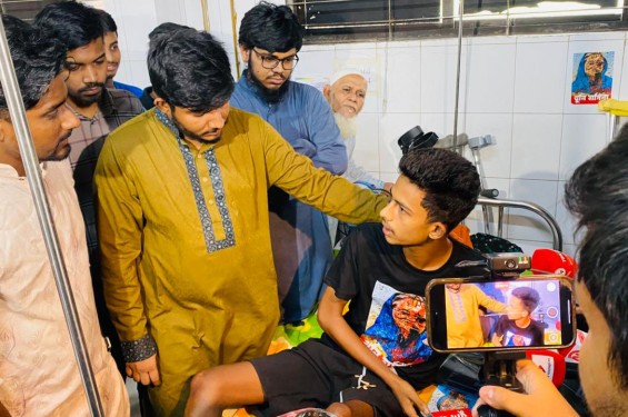 চিকিৎসা না পেলে আবার জুলাই হবে : পঙ্গু হাসপাতালে আহতদের হুঁশিয়ারি
