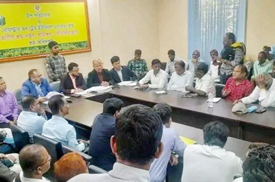 ৩ মাস পর কাজে ফিরছেন এনটিসি’র ১৮ চা বাগানের শ্রমিকরা