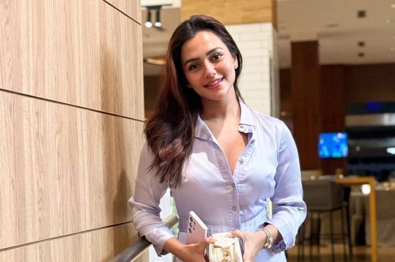 নায়িকা নুসরাত ফারিয়া আটক