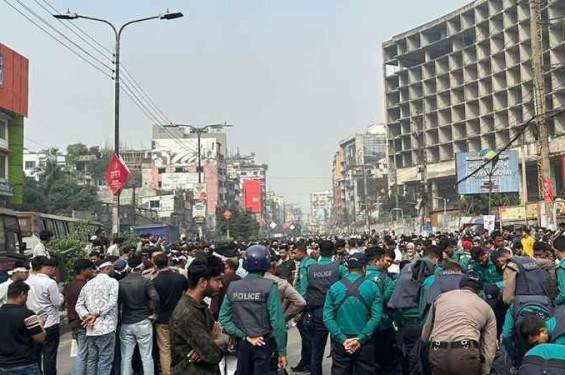 সড়ক ছাড়লেন মোবাইল ফোন ব্যবসায়ীরা