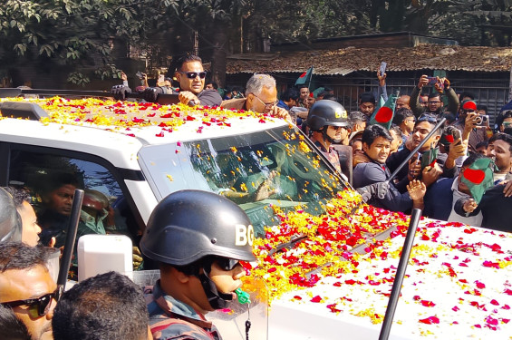 শহীদ ওসমান হাদির কবর জিয়ারত করলেন তারেক রহমান