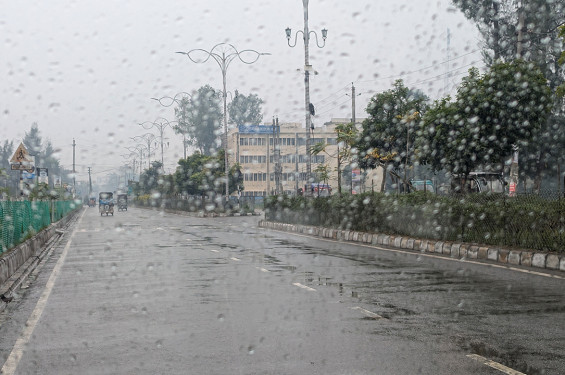 সারাদেশে গুঁড়ি গুঁড়ি বৃষ্টির আভাস