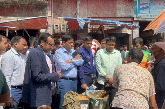 পাবনায় বাজার মনিটরিংয়ে ডিসি