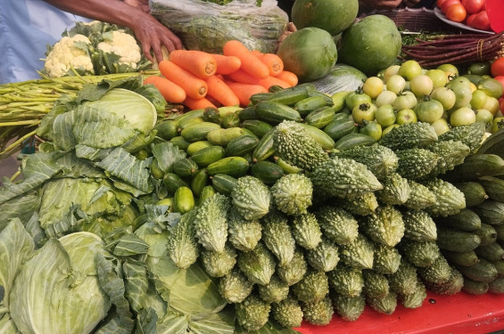 শীতের রঙিন সবজিতে ভরপুর কাঁচাবাজার