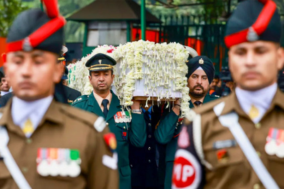 রাষ্ট্রীয় মর্যাদায় মনমোহন সিংকে শেষ বিদায় জানালো ভারত