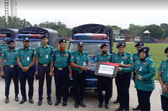 নতুন গাড়ি পেল ডিএমপির ১০ থানা