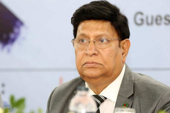বিনামূল্যে সেবা দিতে আসা ৫০ বিদেশি ডাক্তারকে জরিমানা, ক্ষুব্ধ মোমেন
