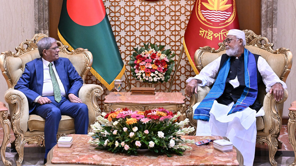 রাষ্ট্রপতির সঙ্গে বঙ্গবীর কাদের সিদ্দিকীর সাক্ষাৎ