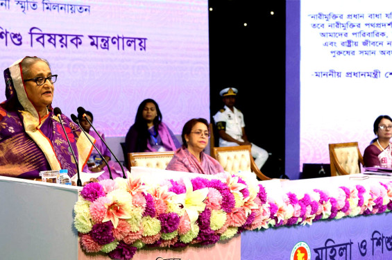 পুরুষদের বিরুদ্ধে বেশি কিছু বলে নিজের ভোট হারাতে চাই না
