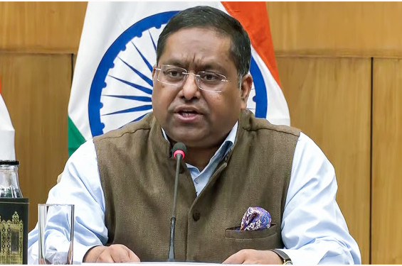 শেখ হাসিনাকে প্রত্যর্পণের অনুরোধ পর্যালোচনা করা হচ্ছে : ভারত
