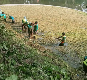 নাগরপুরে বিডি ক্লিন স্বেচ্ছাসেবী সংগঠনের পুকুর পরিষ্কার অভিযান