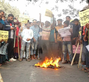 কুষ্টিয়ায় থানা স্থানান্তরের দাবিতে সড়ক অবরোধ