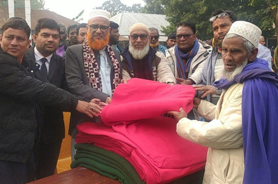 পঞ্চগড়ে সারজিস আলমের পক্ষ থেকে শীতবস্ত্র বিতরণ