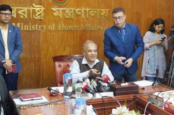 মাত্র ১০ মিনিটেই অন-অ্যারাইভাল ভিসা পাওয়া যাবে: স্বরাষ্ট্র উপদেষ্ঠা