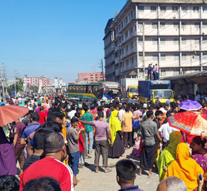 বকেয়া বেতনের দাবি, ৫০ ঘণ্টা অবরোধের কবলে ঢাকা-ময়মনসিংহ মহাসড়ক