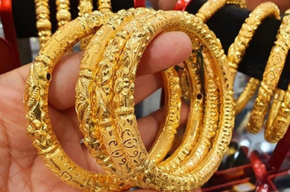 দেশের বাজারে সোনার দাম কমল