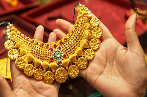 সোনার দাম কমলো