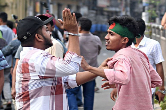লং মার্চ নিয়ে মিরপুরে সাকিব ভক্তরা, বিরোধীদের সঙ্গে ধাওয়া-পাল্টা ধাওয়া