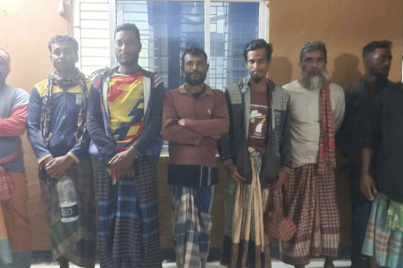 বিনা পাসে সুন্দরবনে প্রবেশের অভিযোগে ৪৩ জেলে আটক, জরিমানা