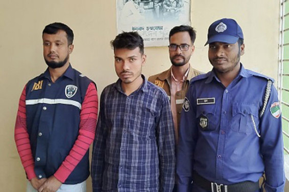 সাতক্ষীরায় প্রতিপক্ষকে ফাঁসাতে অপহরণ মামলা, দেড় বছর পর আত্ম‌গোপ‌নে থাকা যুবক আটক