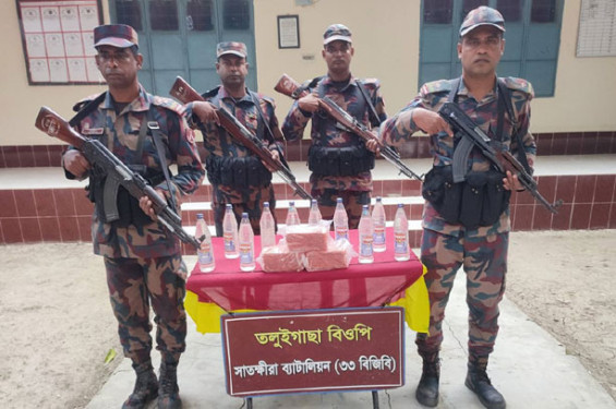 সাতক্ষীরা সীমান্ত থেকে প্রায় ১০ লাখ টাকার মদসহ মালামাল জব্দ
