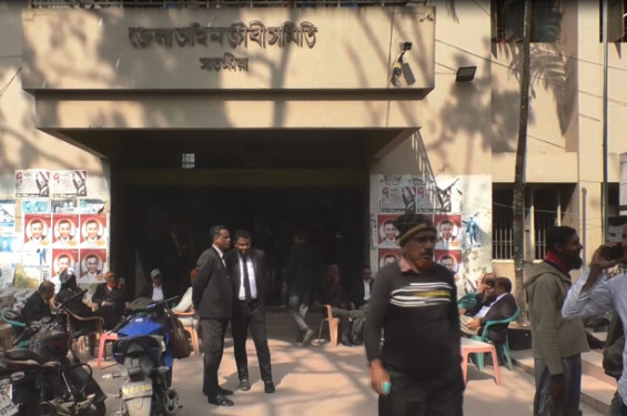 সাতক্ষীরায় ব্লু পেপার চালু রাখার দাবিতে আইনজীবীদের অনির্দিষ্ট কালের কলম বিরতি