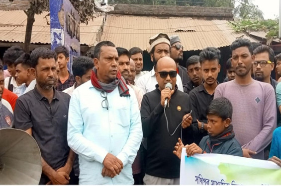 দেবহাটায় সরকারি বই বিক্রির অভিযোগে প্রধান শিক্ষককের অপসারন দাবি