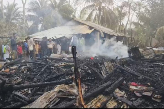 কন্টেন্ট ক্রিয়েটর কাফির ঘর পুড়িয়ে দিলো দুর্বৃত্তরা