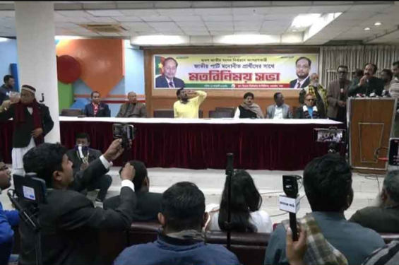 ‘নগ্ন করে আমাদেরকে রাস্তায় ছেড়ে দিয়েছে’
