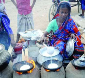 ব্রাহ্মণবাড়িয়া শহরে শীতের পিঠা বিক্রির ধুম