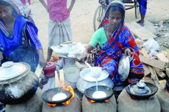 ব্রাহ্মণবাড়িয়া শহরে শীতের পিঠা বিক্রির ধুম