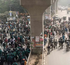 ২ ঘণ্টার আল্টিমেটাম দিয়ে শাহবাগ ছাড়লেন আন্দোলনরত বিডিআর পরিবারের সদস্যরা