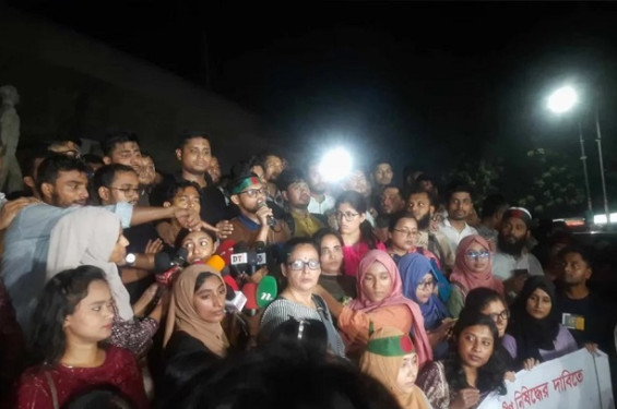 রাষ্ট্রপতিকে হাসনাত আব্দুল্লাহ: বঙ্গভবনের বিলাসিতা ছেড়ে নিজের পথ দেখুন