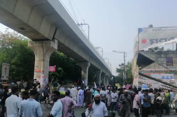 শাহবাগে দ্বিতীয় দিনের মতো চলছে ছাত্র-জনতার বিক্ষোভ