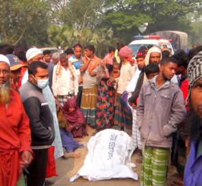 সিরাজগঞ্জে বাস-মোটরসাইকেলের সংঘর্ষে দুই বন্ধু নিহত