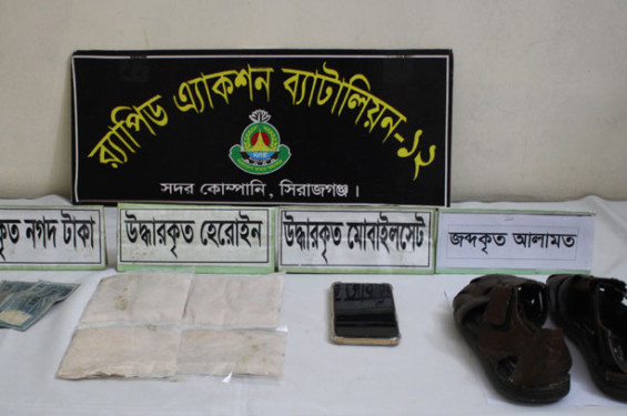 জুতার ভিতরে পাচারের সময় ৩৩ লাখ টাকার হেরোইন উদ্ধার, আটক ১