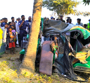 সিরাজগঞ্জে ড্রাম ট্রাক-সিএনজির মুখোমুখি সংঘর্ষে নিহত ২