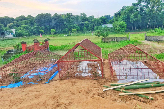 পাশাপাশি কবরে চিরশায়িত মা-তিন মেয়েসহ পাঁচজন