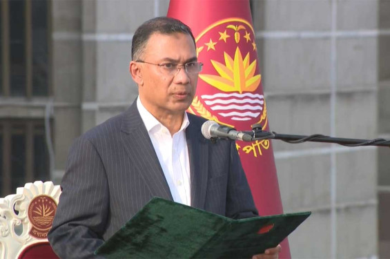 প্রধানমন্ত্রীর শপথ নিলেন তারেক রহমান