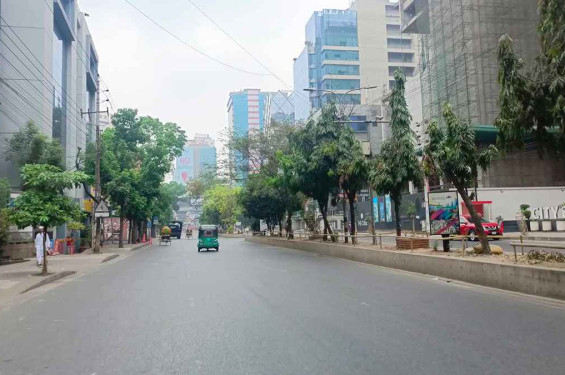 ঈদের ছুটিতে ফাঁকা সড়কে স্বস্তিতে নগরবাসী
