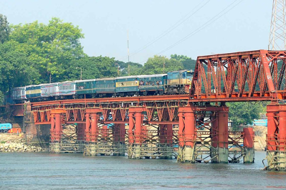 কক্সবাজার রেললাইন পরিদর্শনে যাত্রা করেছে প্রথম ট্রেন
