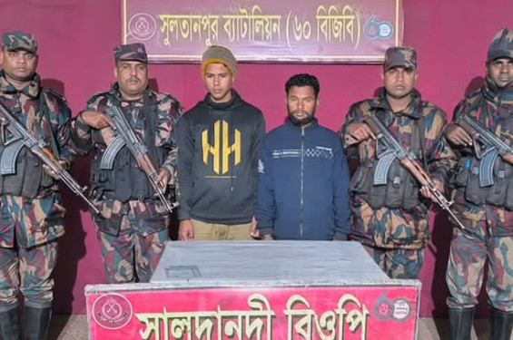 কসবা সীমান্তে অবৈধভাবে প্রবেশের দায়ে দুই ভারতীয় চোরাকারবারি আটক