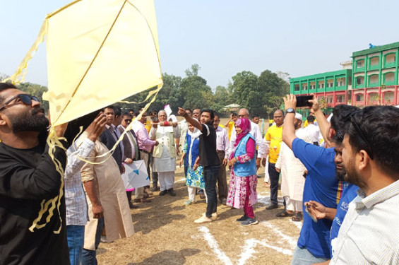 উখিয়া কলেজ মাঠে ঘুড়ি উৎসব অনুষ্ঠিত