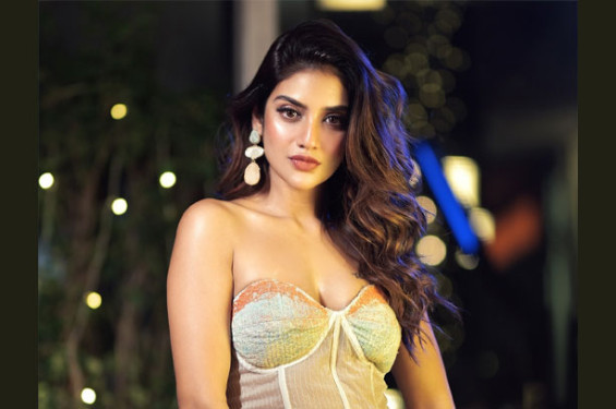 জন্মদিনকে ঘিরে আবেগঘন পোস্ট অভিনেত্রী নুসরাতের
