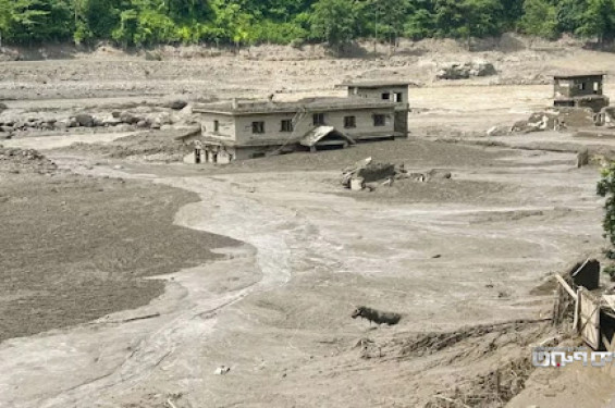 নেপালে ভয়াবহ বন্যায় মৃত্যু ৯০০ ছাড়াল