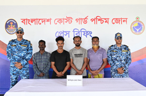সুন্দরবনে সম্রাট বাহিনীর কবল থেকে ৪ জেলে উদ্ধার