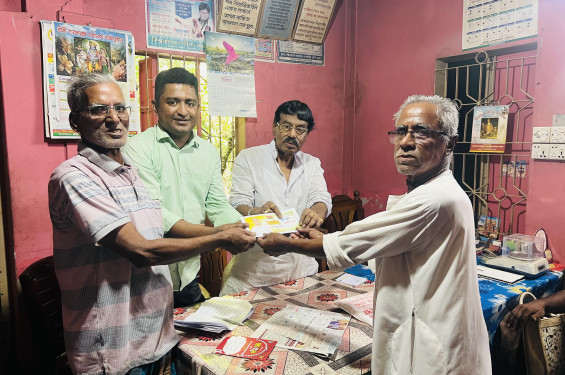 বাউফলে ৬৬টি পূজা মণ্ডপে পৌর বিএনপির আর্থিক উপহার প্রদান