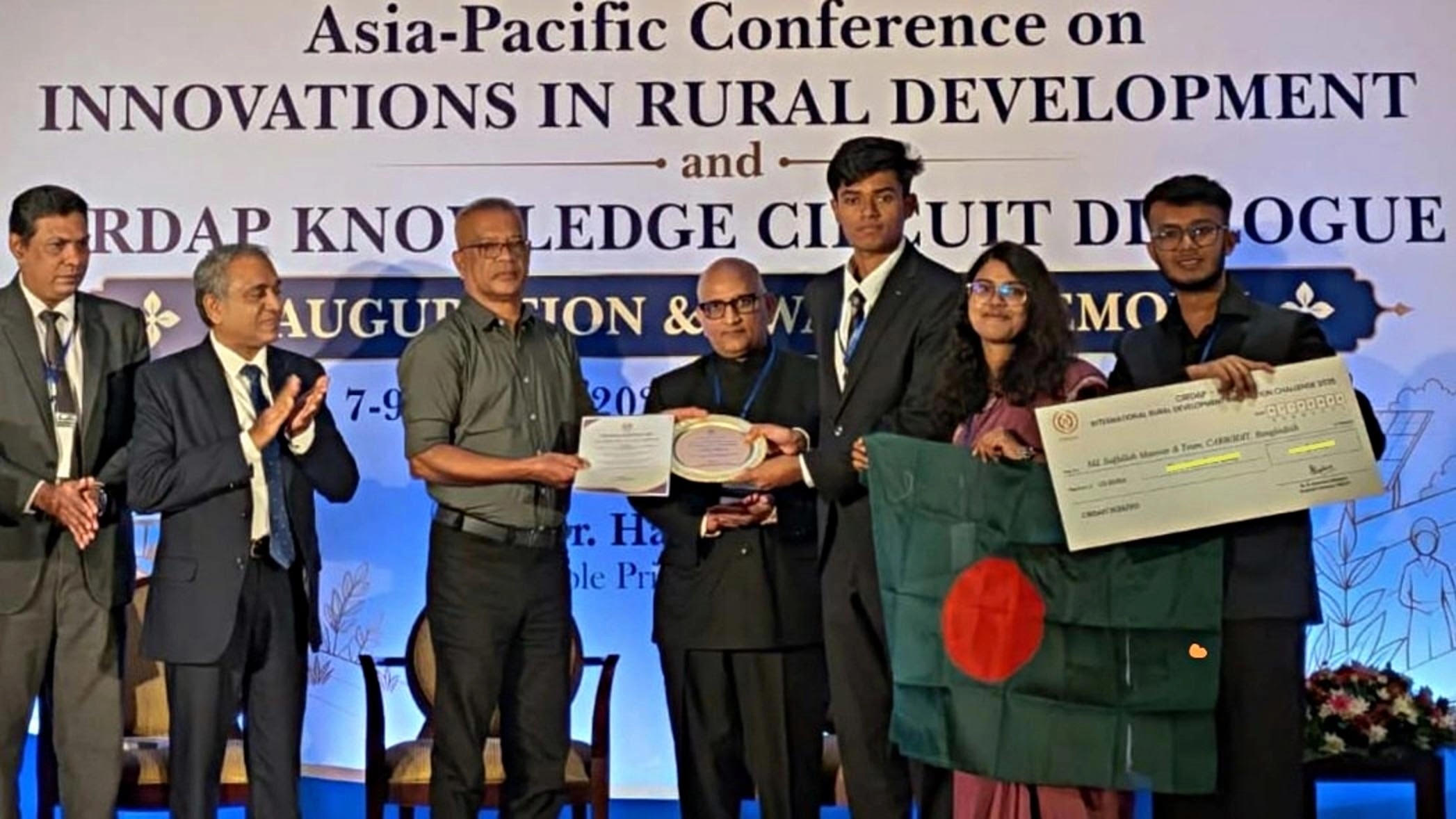ভারত, শ্রীলঙ্কা ও মালয়েশিয়াকে পেছনে ফেলে আন্তর্জাতিক প্রতিযোগিতায় রানারআপ গাকৃবির ‘কার্বোডিট’
