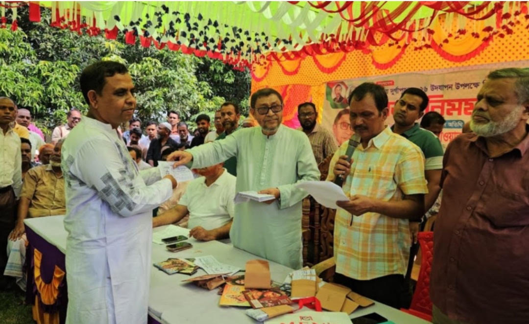 পূজায় ইতিহাসের সর্বোচ্চ সরকারি অনুদান, মনোহরদী-বেলাবের ৮০ মণ্ডপে চেক দিলেন স্বাস্থ্যমন্ত্রী
