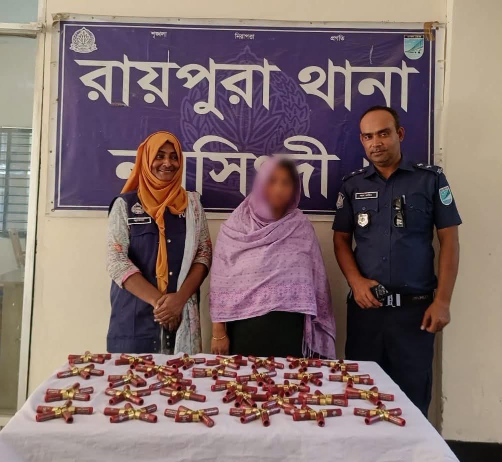 এনা পরিবহনের বাসে পুলিশের অভিযান, ১৪০ রাউন্ড গুলিসহ নারী আটক
